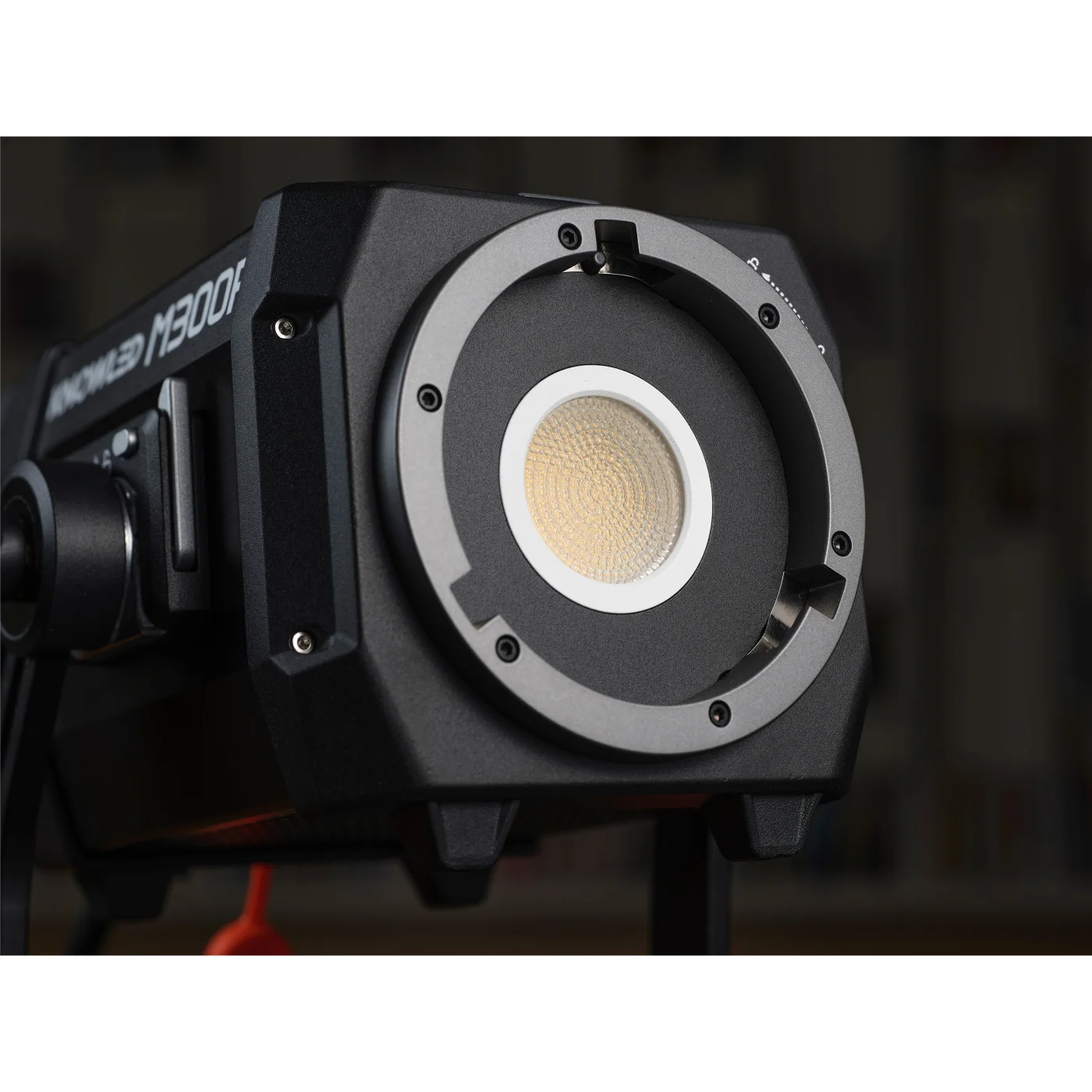 Осветитель светодиодный Godox Knowled M300R K1 студийный