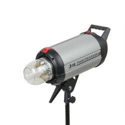 На фото изображено Вспышка Falcon Eyes Phantom II 300 BW студийная