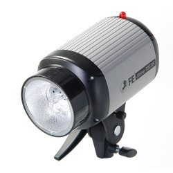 На фото изображено Вспышка студийная Falcon Eyes Ultima 150 SS