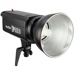 На фото изображено Вспышка студийная Godox DP600II