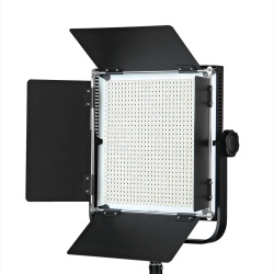 На фото изображено Осветитель студийный Falcon Eyes LE-900 LED