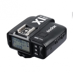 На фото изображено Пульт-радиосинхронизатор Godox X1T-N TTL для Nikon