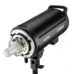 На фото изображено Вспышка студийная Godox DP800III