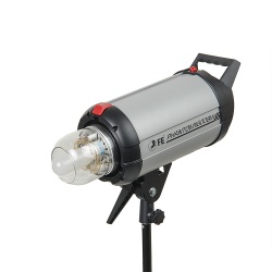На фото изображено Вспышка Falcon Eyes Phantom II 600 BW студийная