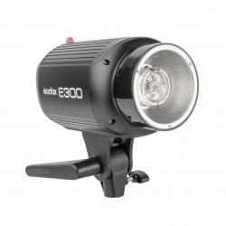 На фото изображено Вспышка студийная Godox E300