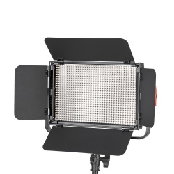 На фото изображено Осветитель светодиодный Falcon Eyes FlatLight 900 LED