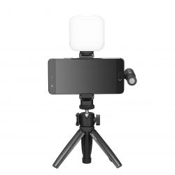 На фото изображено Комплект оборудования Godox VK2-UC для смартфона