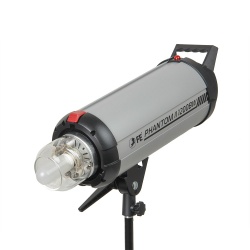 На фото изображено Вспышка Falcon Eyes Phantom II 1200 BW студийная