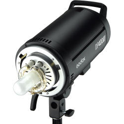 На фото изображено Вспышка студийная Godox DP400III