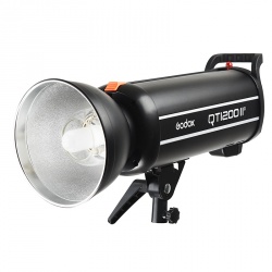 На фото изображено Вспышка студийная Godox QT1200IIM высокоскоростная