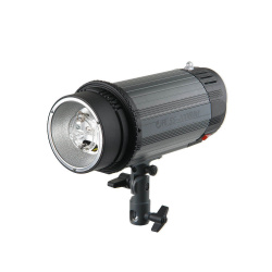 На фото изображено Вспышка Falcon Eyes SS-200BJM студийная