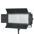 На фото изображено Осветитель LG 900/LED V-mount светодиодный