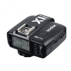 На фото изображено Пульт-радиосинхронизатор Godox X1T-C TTL для Canon