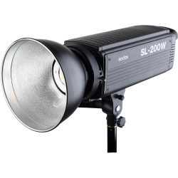 На фото изображено Осветитель светодиодный Godox SL-200W студийный