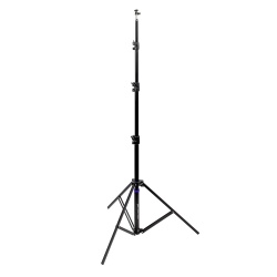 На фото изображено Стойка-тренога Falcon Eyes FlyStand 2400 для фото/видеостудии