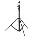 На фото изображено Стойка-тренога Falcon Eyes FlyStand 2200 для фото/видеостудии