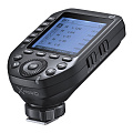 На фото изображено Пульт-радиосинхронизатор Godox XproII C для Canon